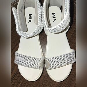 Mia sandal size 7.5